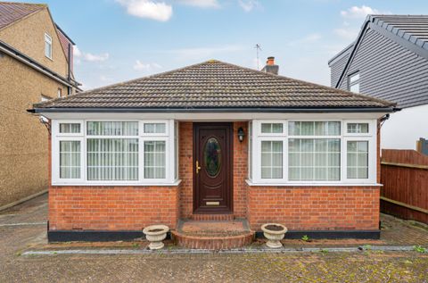 Langley Avenue, Worcester Park, Surrey KT4