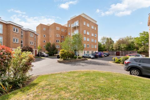 Greenview Drive, Raynes Park SW20