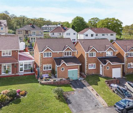 Oakwood Drive, Gowerton Swansea SA4