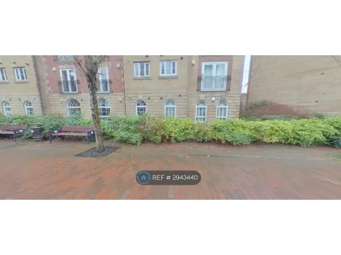 Apartment in Salford, Salford Quays - View 5
