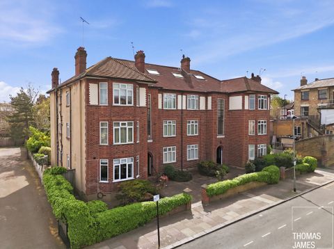 Warwick Road, London N11