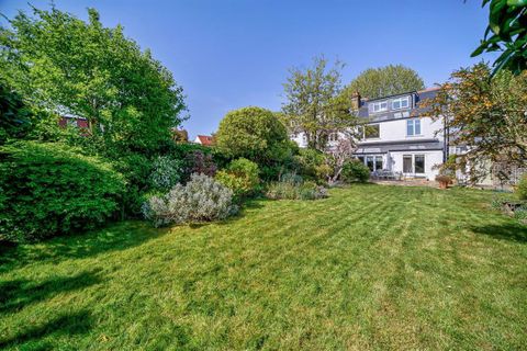 Westmoreland Road, Barnes SW13