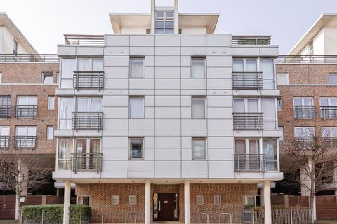 Apartment in Portsmouth, Portsea - View 2