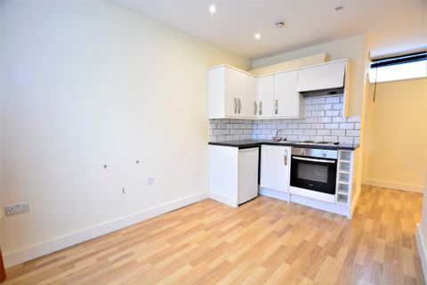Elder Place, City Centre, Brighton BN1, Studio to rent