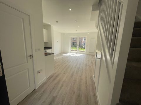 Lanchester Close, Belgrave Village, Birmingham B12 – další