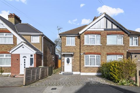 3-bed-semi-detached-house-for-sale-in-clifton-gardens-hillingdon