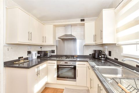 Apartment in Portsmouth, Fratton - View 2