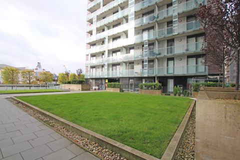 Meadowside Quay Walk, Glasgow Harbour, Glasgow G11