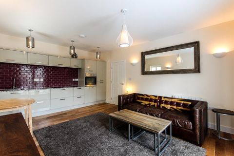 Howard Gardens, Roath CF24