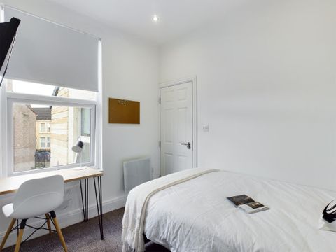 Well Meadow Drive, Sheffield S3, Room to rent