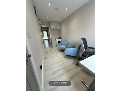 Gaynes Hill Road, Woodford Green IG8