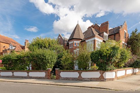 Holmbush Road, Putney, London SW15
