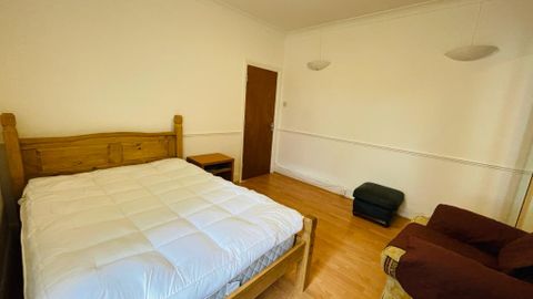 Rosslyn Crescent, Harrow HA1, Room to rent