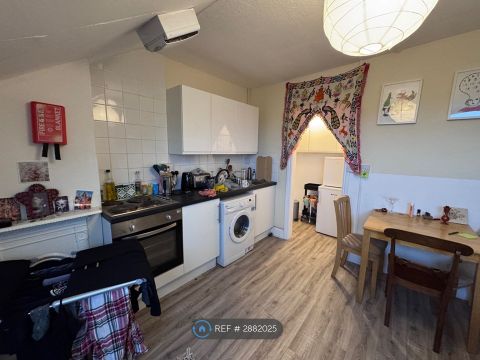 Apartment in Bristol, Ashley Down - More