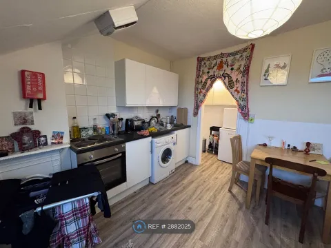 Apartment in Bristol, Ashley Down - View 5