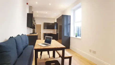 Apartment in Birmingham, Aston - View 5