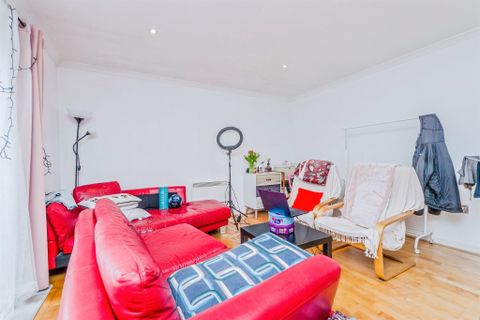 Caroline Street, Cardiff CF10 - More