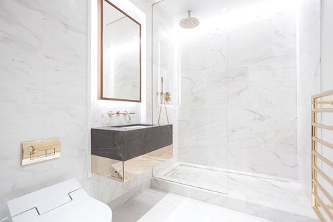 Lancer Square, London W8, Studio to rent