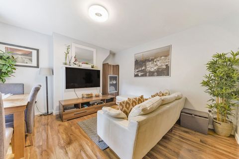 County Street, Elephant And Castle, London SE1 - View 2