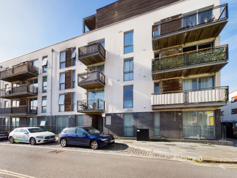 Phoenix Quay, Millbay PL1
