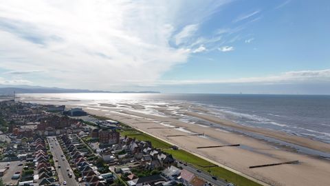 14-marine-drive-rhyl-ll18-2-bed-flat-for-sale-115-000-zoopla