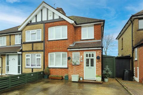 clifton-gardens-hillingdon-ub10-3-bed-semi-detached-house-for-sale