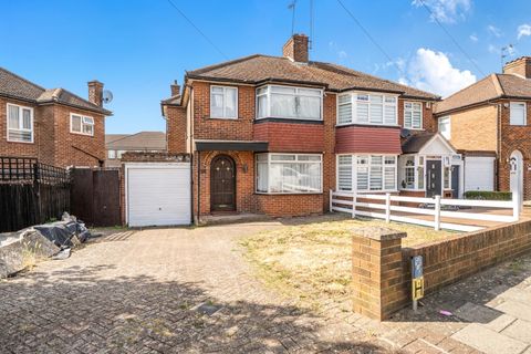 Brinkburn Gardens, Edgware HA8