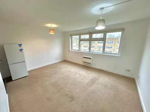Apartment in Milton Keynes MK9, Central Milton Keynes - View 5