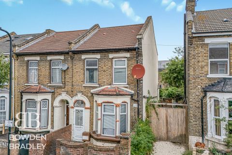 Leslie Road, London E11