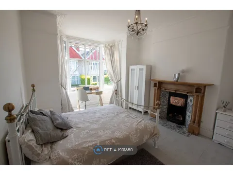 Apartment in Swansea, Uplands - View 5