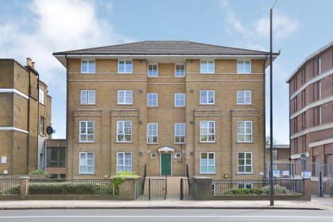 Seven Sisters Road, London N4