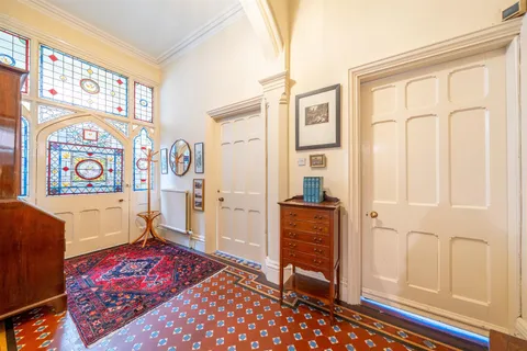 Apartment in Nottingham, The Park, Nottinghamshire - View 5