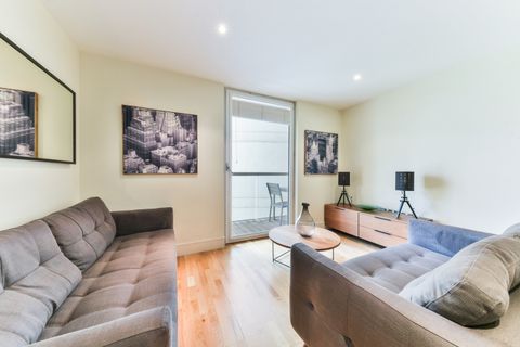 Millharbour, Canary Wharf, London E14