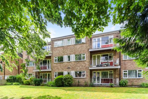 Linden Lea Pinner HA5 1 Bed Flat To Rent 1 250 Pcm Zoopla