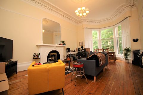 Bowmont Gardens, Glasgow G12 - More