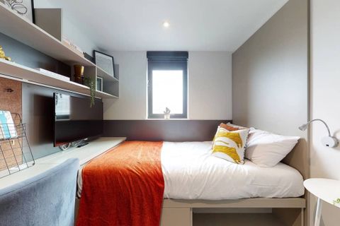 Holbrook House, Victoria Road W3, Studio to rent