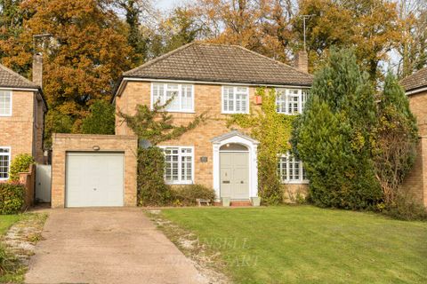 4 bed detached house for sale in Sheridan Place, East Grinstead RH19, £ ...
