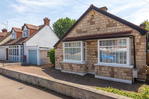 Chingford Avenue, Chingford E4