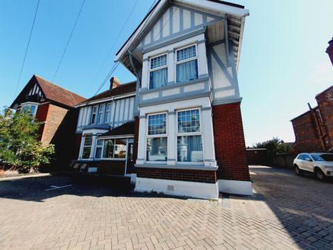 Stubbington Avenue, Portsmouth, Hampshire PO2 - View 2