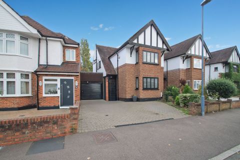 Pinner View, Harrow HA1, 5 bed detached house for sale, £895,000 - Zoopla