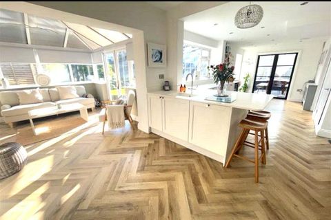 Woollacott Drive, Newton SA3