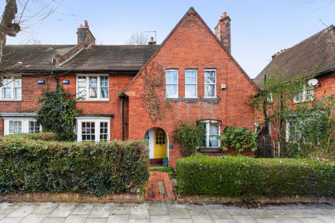 Awfield Avenue, London N17