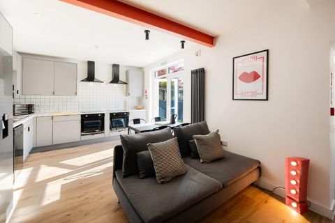 Fifth Avenue, Bristol BS7
