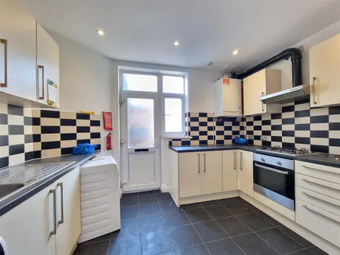 Apartment in Barking, Thames View