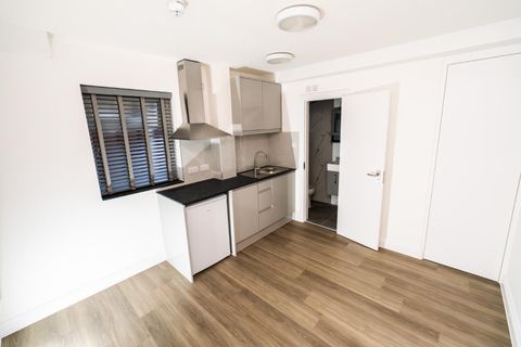 Stag Lane, Edgware HA8, Studio to rent