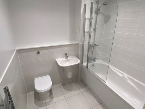 Apartment in Cardiff CF11, Grangetown - View 2