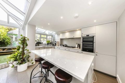 Holmead Road, London SW6 – další
