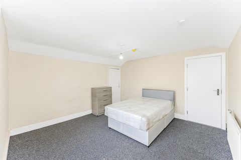 High Road, Woodford Green IG8, Room to rent