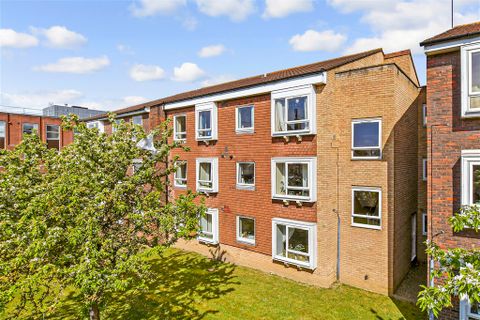 Station Approach, Belmont, Sutton, Surrey SM2