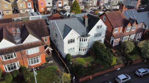 Uplands Crescent, Swansea SA2, Studio to rent